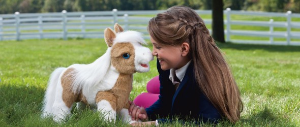 Friends Pony Baby Butterscotch lifestyle ©Hasbro