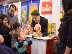 kids playing, goliath games, Chitag, navy pier